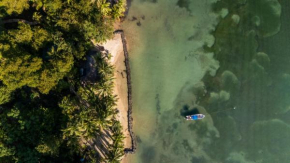 Private Beachfront House with Kayak & Guided Tours